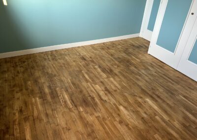 3/4 - Chambre : peinture et vitrification de parquet